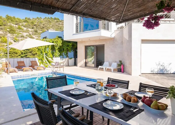 빌라 D&d 로고즈니차